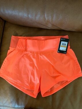 Women’s under armour Active Running Shorts NWT